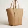 24/7 Bag North South i cappuccinofärgat läder med justerbara handtag