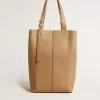 24/7 Bag North South i cappuccinofärgat läder med justerbara handtag