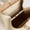 24/7 Bag North South i smörfärgat läder med justerbara handtag