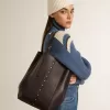 24/7 Bag North South i svart läder med justerbara handtag