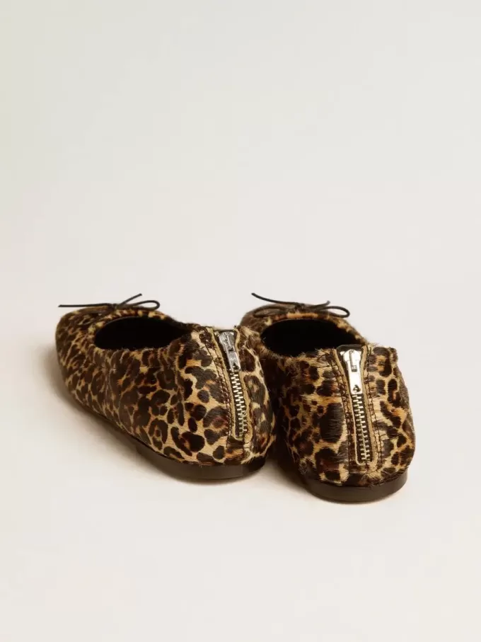 Amy ballerinaskor i beige ponnyläder med leopardmönster Amy ballerinaskor i beige ponnyläder med leopardmönster