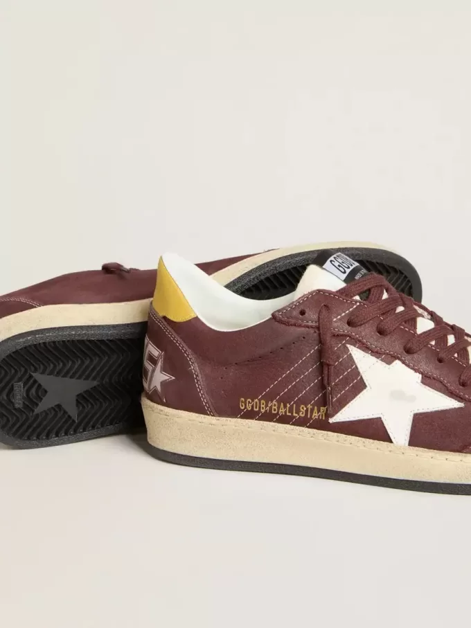 Ball Star för damer i chokladbrunt nubuck med läderstjärna och hälflik Ball Star för damer i chokladbrunt nubuck med läderstjärna och hälflik