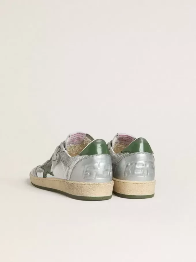 Ball Star för damer i silverfärgat nylon med grön läderstjärna och hälflik Ball Star för damer i silverfärgat nylon med grön läderstjärna och hälflik