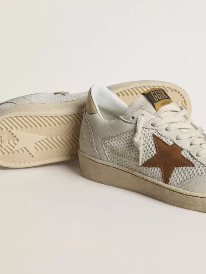 Ball Star för damer i vit nappa och mesh med tobaksfärgad nubuckstjärna och beige hälflik Ball Star för damer i vit nappa och mesh med tobaksfärgad nubuckstjärna och beige hälflik