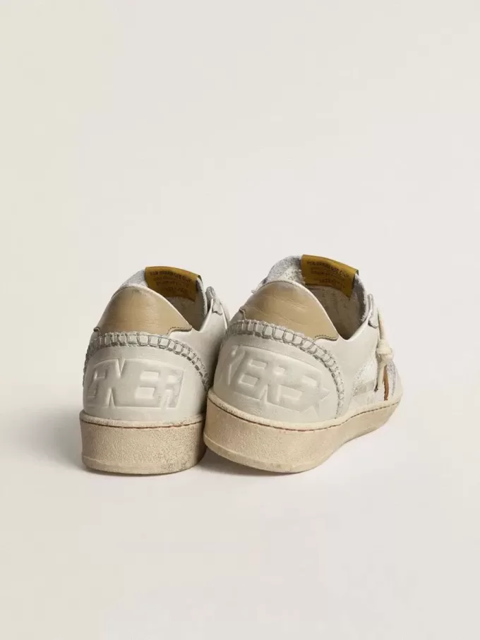 Ball Star för damer i vit nappa och mesh med tobaksfärgad nubuckstjärna och beige hälflik Ball Star för damer i vit nappa och mesh med tobaksfärgad nubuckstjärna och beige hälflik