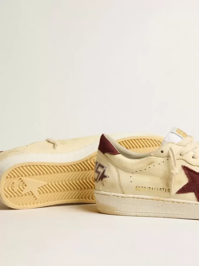 Ball Star för herr i beige nappa med burgundy mesh-stjärna och hälflik Ball Star för herr i beige nappa med burgundy mesh-stjärna och hälflik