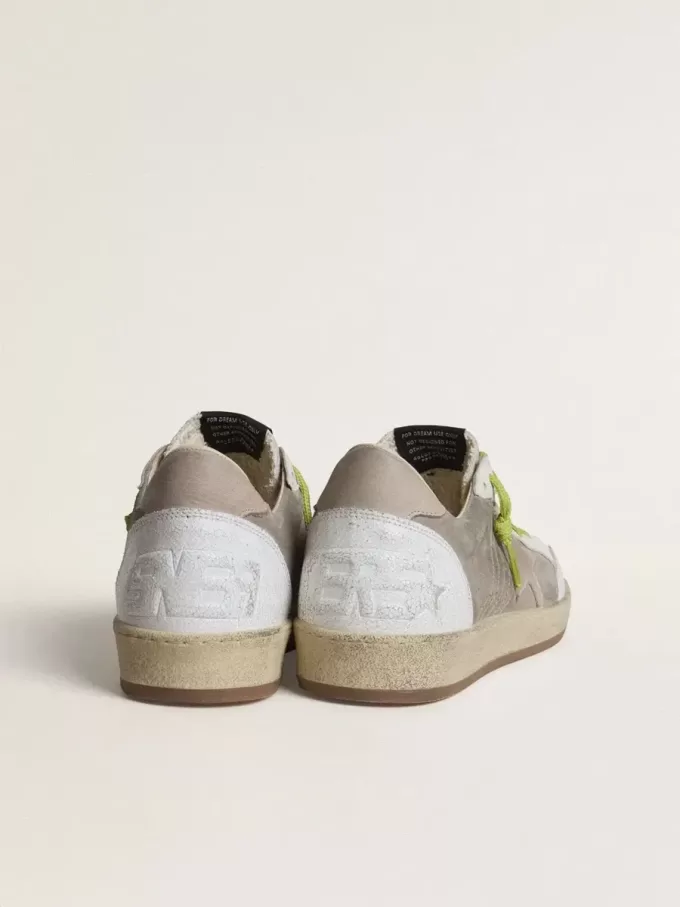 Ball Star för herr i grå mocka med stjärna i gammalt rosa mocka och beige läderflik på hälen Ball Star för herr i grå mocka med stjärna i gammalt rosa mocka och beige läderflik på hälen
