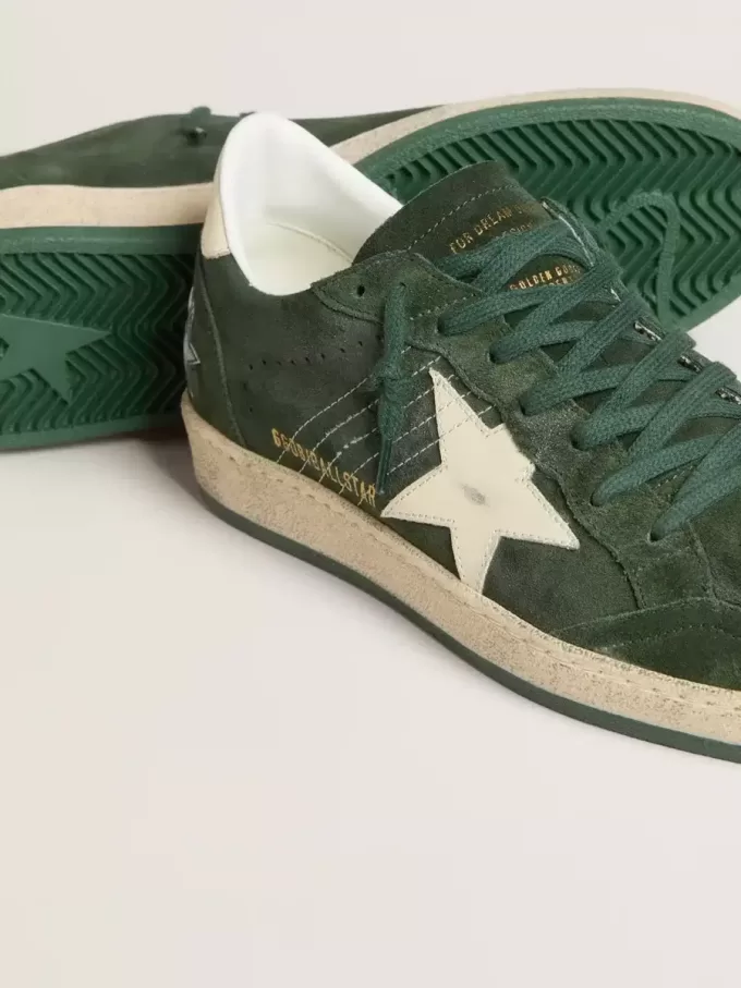 Ball Star för herr i grönt mocka med vit läderstjärna och hälflik Ball Star för herr i grönt mocka med vit läderstjärna och hälflik