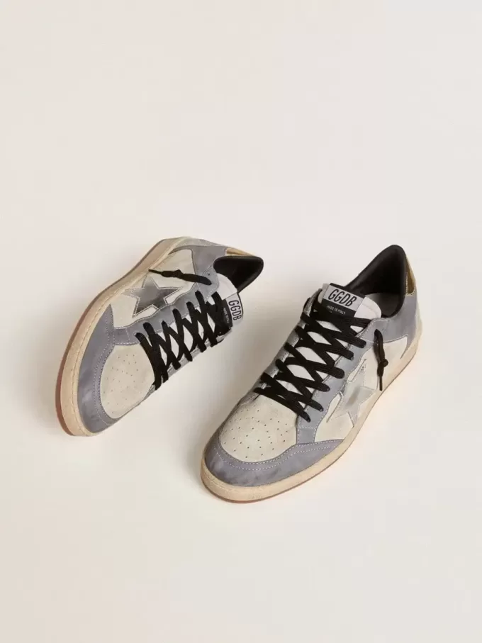 Ball Star för herr i mocka och nubuck med silvermetallisk läderstjärna och guldmetallisk läderflik på hälen Ball Star för herr i mocka och nubuck med silvermetallisk läderstjärna och guldmetallisk läderflik på hälen
