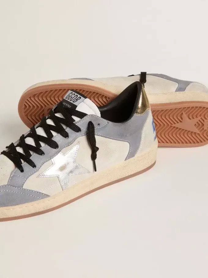 Ball Star för herr i mocka och nubuck med silvermetallisk läderstjärna och guldmetallisk läderflik på hälen Ball Star för herr i mocka och nubuck med silvermetallisk läderstjärna och guldmetallisk läderflik på hälen