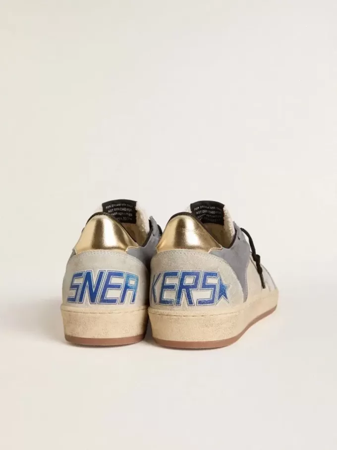 Ball Star för herr i mocka och nubuck med silvermetallisk läderstjärna och guldmetallisk läderflik på hälen Ball Star för herr i mocka och nubuck med silvermetallisk läderstjärna och guldmetallisk läderflik på hälen
