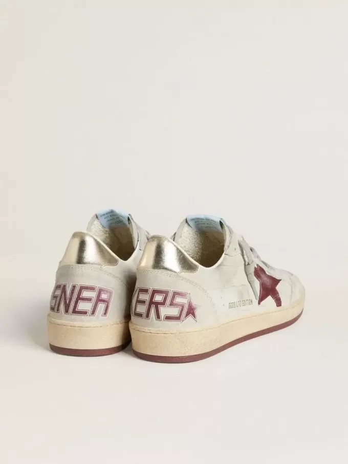 Ball Star för herr i nubuck med krokodilmönster och burgundyfärgad mockastjärna Ball Star för herr i nubuck med krokodilmönster och burgundyfärgad mockastjärna
