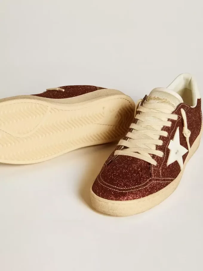Ball Star i burgundy glitter med vit läderstjärna och hälflik Ball Star i burgundy glitter med vit läderstjärna och hälflik