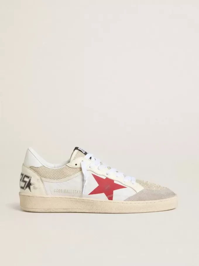 Ball Star i nylon och vitt mesh med röd nylonstjärna och vit läderflik på hälen Ball Star i nylon och vitt mesh med röd nylonstjärna och vit läderflik på hälen
