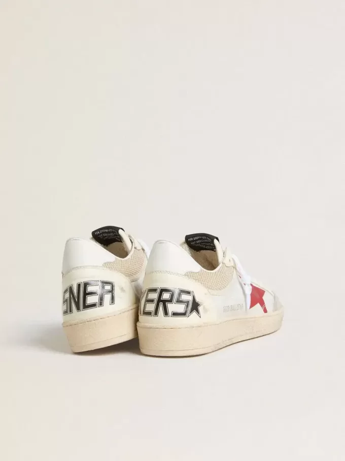 Ball Star i nylon och vitt mesh med röd nylonstjärna och vit läderflik på hälen Ball Star i nylon och vitt mesh med röd nylonstjärna och vit läderflik på hälen