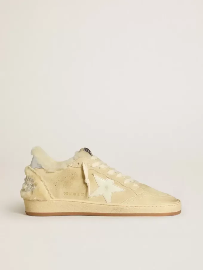 Ball Star LTD för dam i mocka och shearling med vit stjärna i lackläder Ball Star LTD för dam i mocka och shearling med vit stjärna i lackläder
