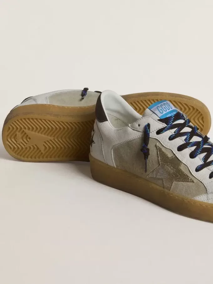Ball Star LTD med folierad stjärna i crackle-läder och brun läderflik på hälen Ball Star LTD med folierad stjärna i crackle-läder och brun läderflik på hälen