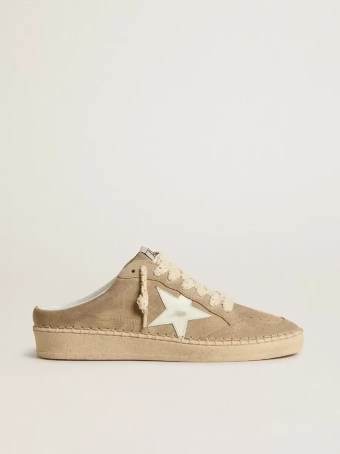 Ball Star Sabot för damer i beige mocka med vit läderstjärna Ball Star Sabot för damer i beige mocka med vit läderstjärna