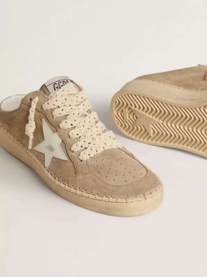 Ball Star Sabot för damer i beige mocka med vit läderstjärna Ball Star Sabot för damer i beige mocka med vit läderstjärna