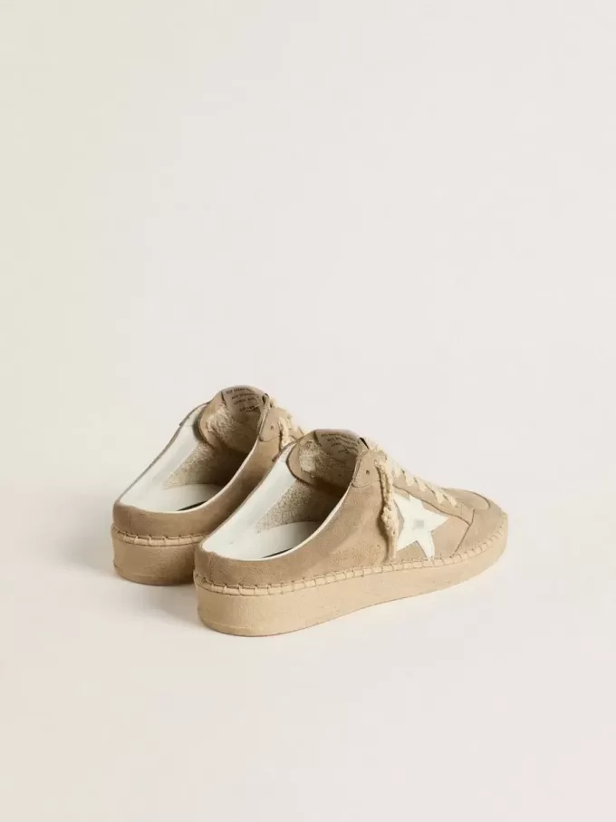 Ball Star Sabot för damer i beige mocka med vit läderstjärna Ball Star Sabot för damer i beige mocka med vit läderstjärna