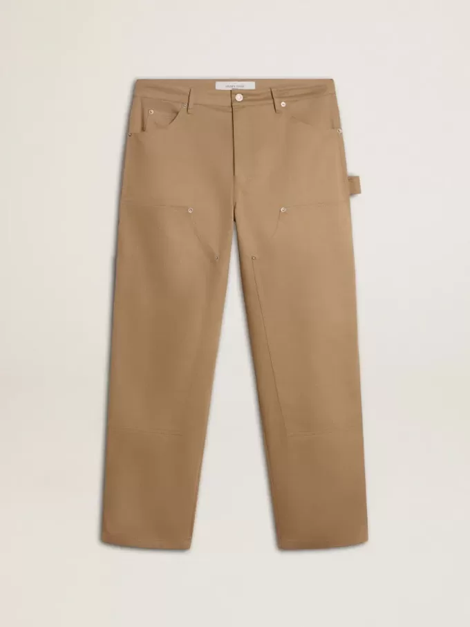 Beige byxor för herr med lappar Beige byxor för herr med lappar