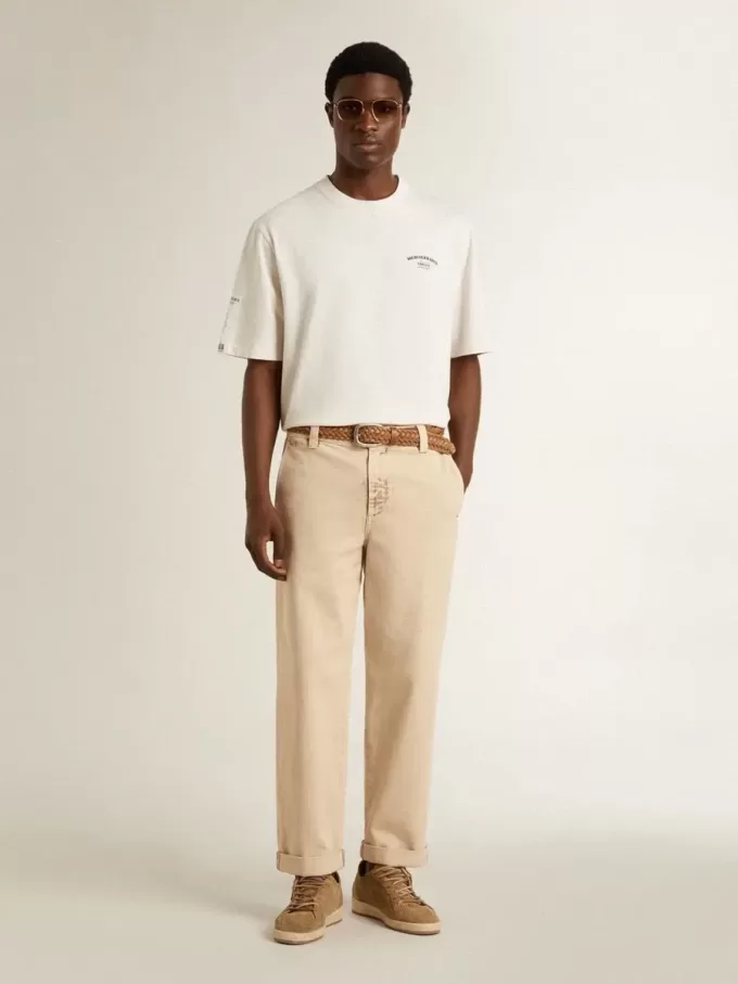 Beige chinos för herr med sliten look