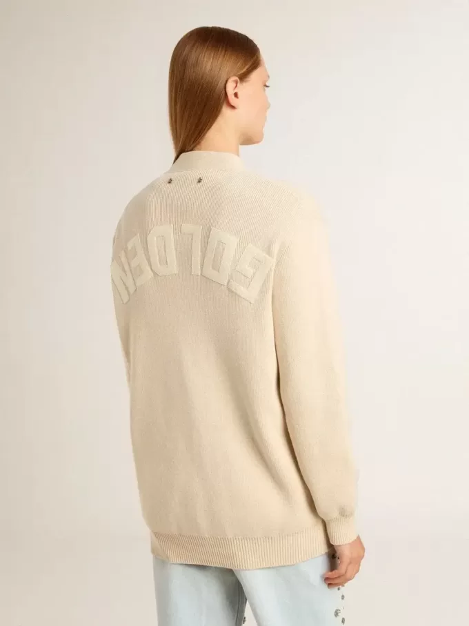 Beige damkofta med texten ”Golden” på ryggen Beige damkofta med texten ”Golden” på ryggen