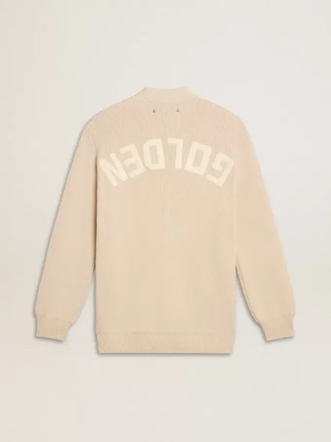 Beige damkofta med texten ”Golden” på ryggen Beige damkofta med texten ”Golden” på ryggen