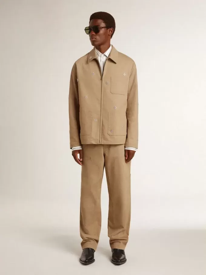 Beige jacka för herr med blommig brodyr och hel dragkedja