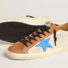 Beige Super-Star LTD för herr med ljusblå stjärna och krokodilprint på hälfliken Beige Super-Star LTD för herr med ljusblå stjärna och krokodilprint på hälfliken
