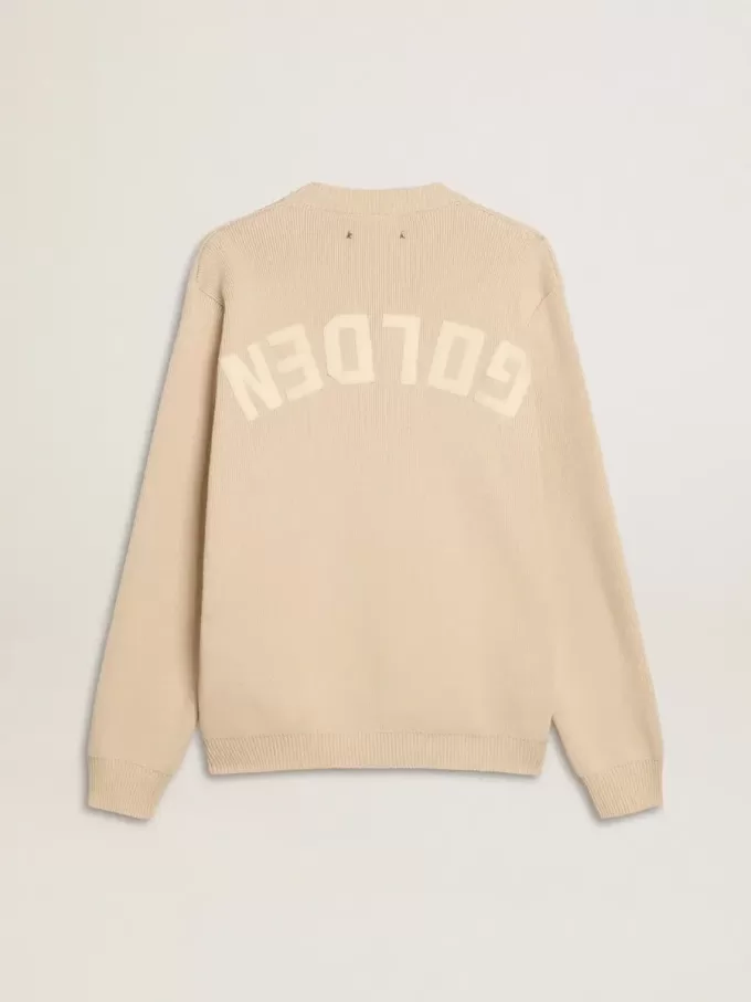 Beige tröja med rund hals för herr med ”Golden”-text på ryggen Beige tröja med rund hals för herr med ”Golden”-text på ryggen