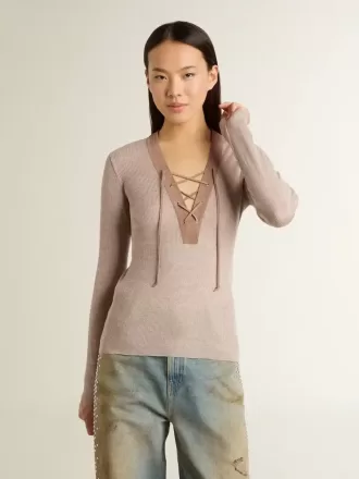 Beige ulltröja med läderdetaljer
