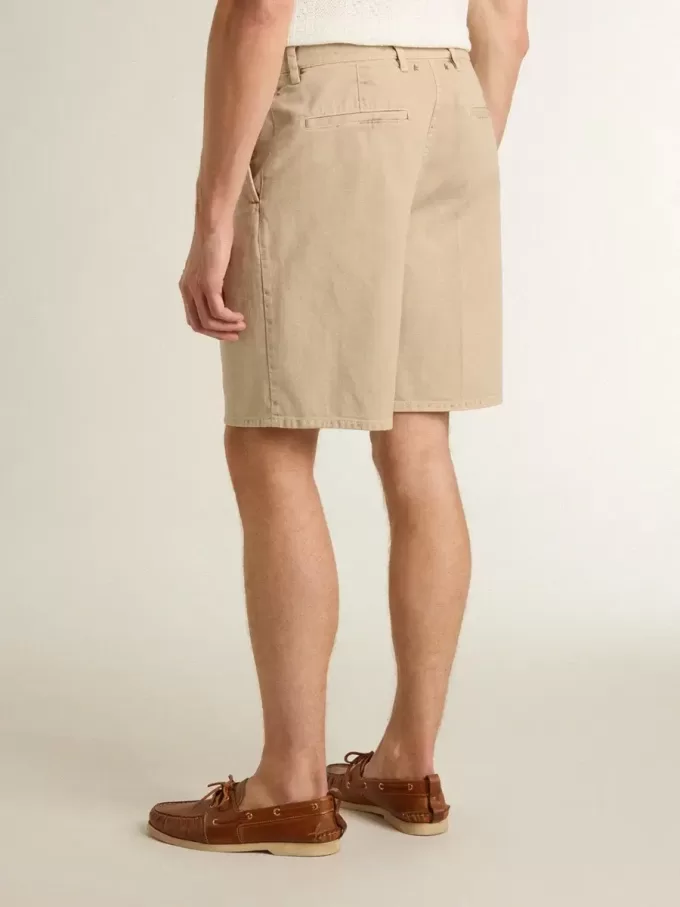 Bermudashorts för herr i beige denim med slitna detaljer