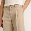 Bermudashorts för herr i beige denim med slitna detaljer