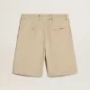Bermudashorts för herr i beige denim med slitna detaljer