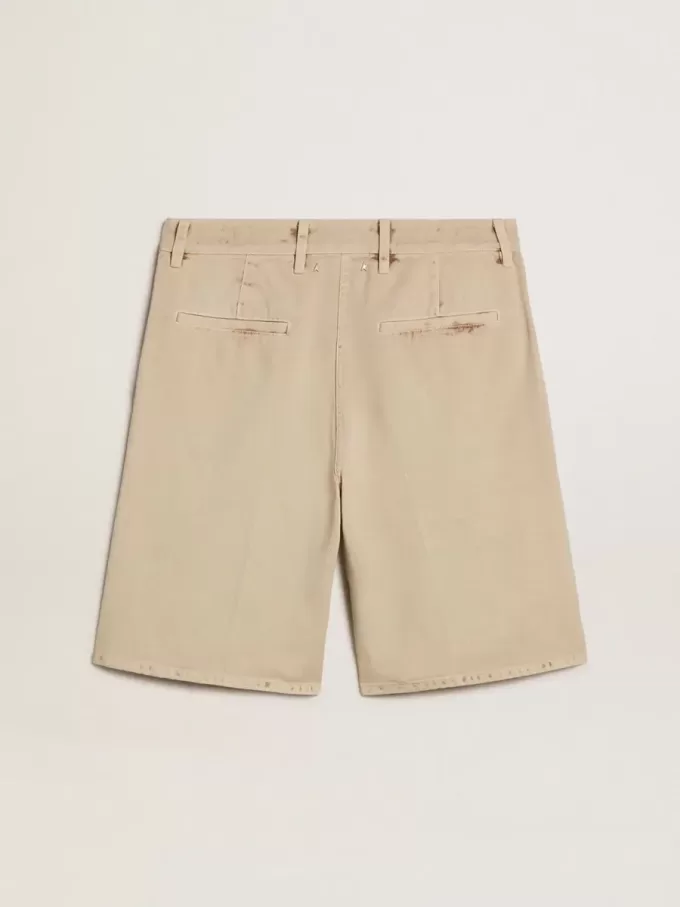 Bermudashorts för herr i beige denim med slitna detaljer