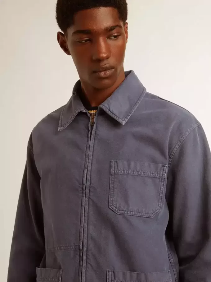 Blå jacka för herr i denim bomull med slitna detaljer