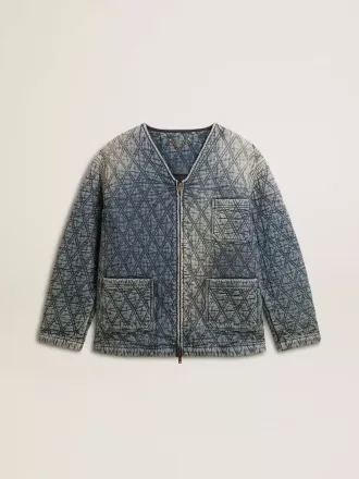 Blå quiltad jacka för dam i bomullsdenim med slitna detaljer