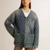 Blå quiltad jacka för dam i bomullsdenim med slitna detaljer