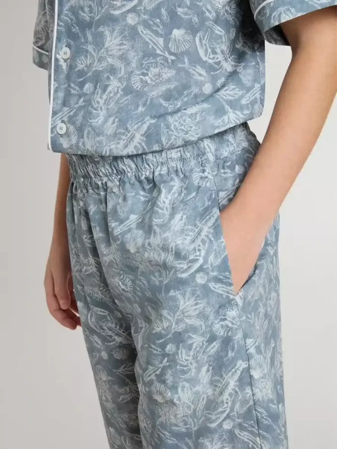Blå shorts för pojkar med vitt tryck