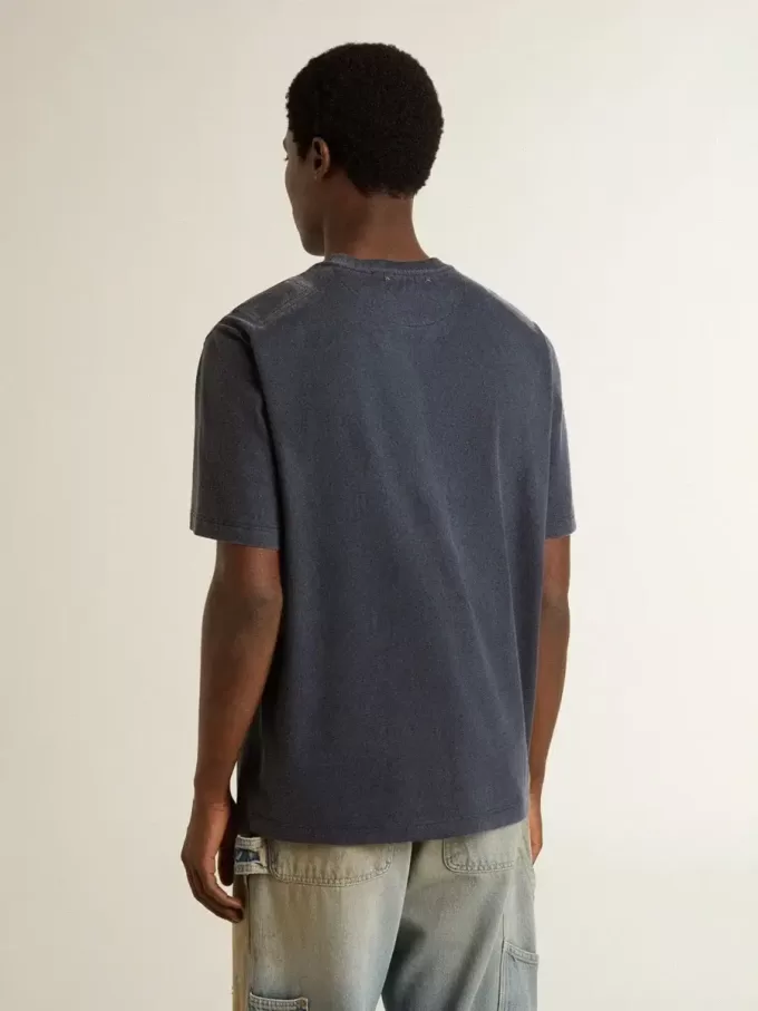 Blå T-shirt för herr med vitt tryck