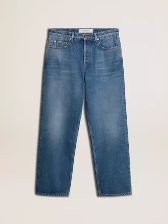 Blåa, löst sittande jeans i medium tvätt