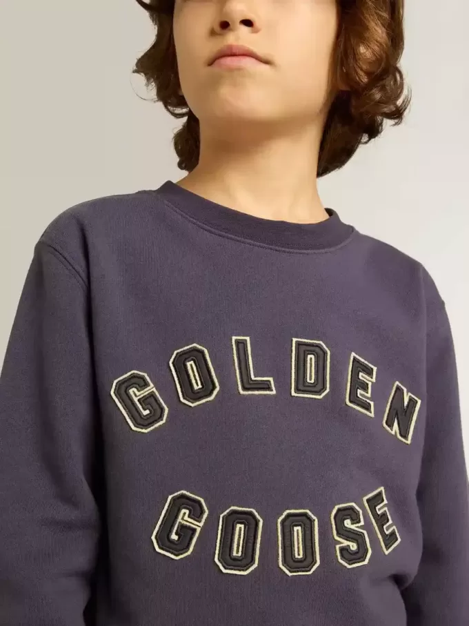 Blåviolett sweatshirt med Golden Goose-text på framsidan Blåviolett sweatshirt med Golden Goose-text på framsidan