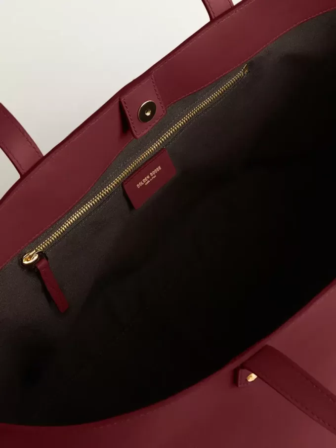 Burgundy Pasadena-väska i mjukt läder med guldlogotyp Burgundy Pasadena-väska i mjukt läder med guldlogotyp