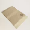CNY-halsduk i beige alpackaull med fransar CNY-halsduk i beige alpackaull med fransar