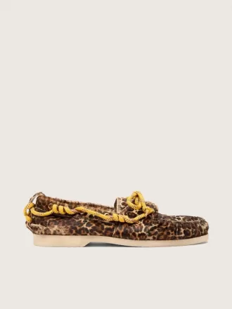 Cruise-loafers för damer i ponnyläder med leopardmönster och gula vandringsskosnören