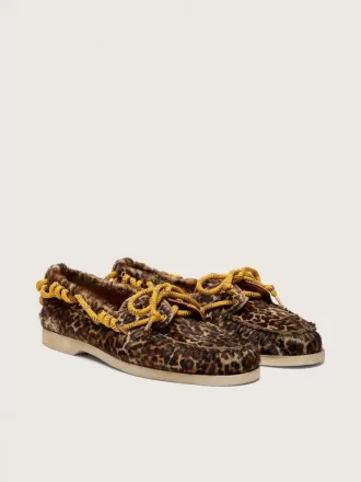 Cruise-loafers för damer i ponnyläder med leopardmönster och gula vandringsskosnören