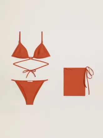 Dam-bikini i tegelröd ribbad jersey med snörning och gulddetaljer