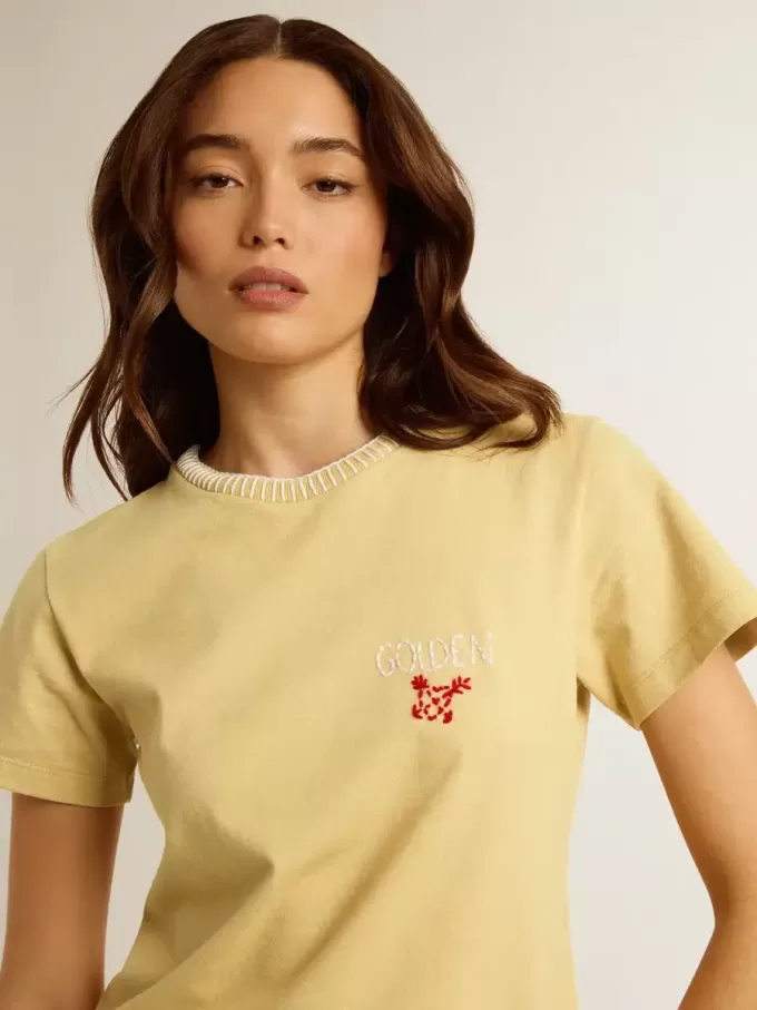 Dam-T-shirt i bomullsjersey med broderi på halsen och hjärtat