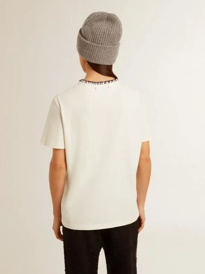 Dam-T-shirt i åldrad vit bomull med handbroderi